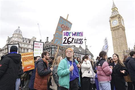 Some UK nurses end strikes but others vow more walkouts